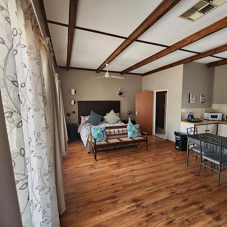 Midway Overnight Rooms Kimberley Ngoại thất bức ảnh