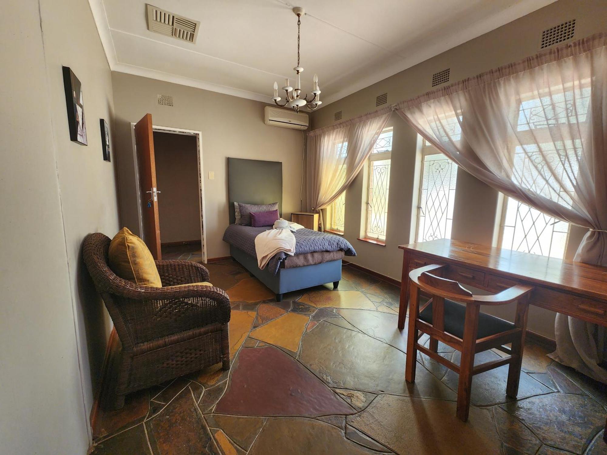 Midway Overnight Rooms Kimberley Phòng bức ảnh